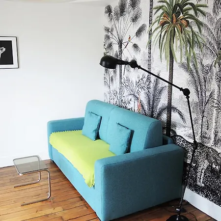 בית אירוח Private With Bathroom In Sunny Flat פריז