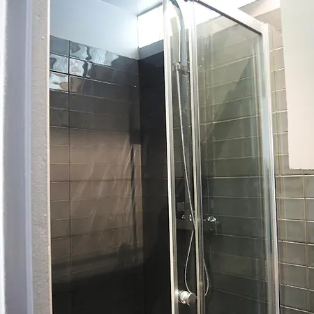 Séjour chez l'habitant Private With Bathroom In Sunny Flat *