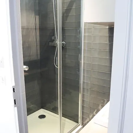 Private With Bathroom In Sunny Flat Ubytování v soukromí