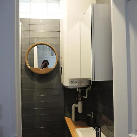 Private With Bathroom In Sunny Flat * Paříž