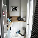 Private With Bathroom In Sunny Flat Paris