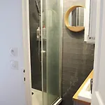 Private With Bathroom In Sunny Flat Quarto em Acomodações Particulares