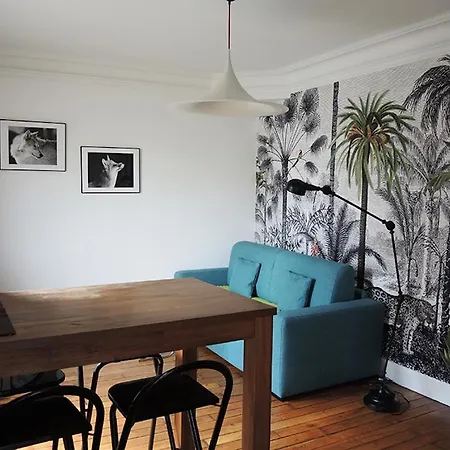 Homestay Private With Bathroom In Sunny Flat *