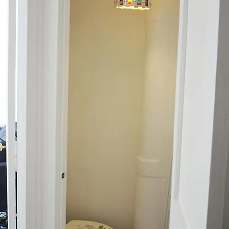 Private With Bathroom In Sunny Flat Paris